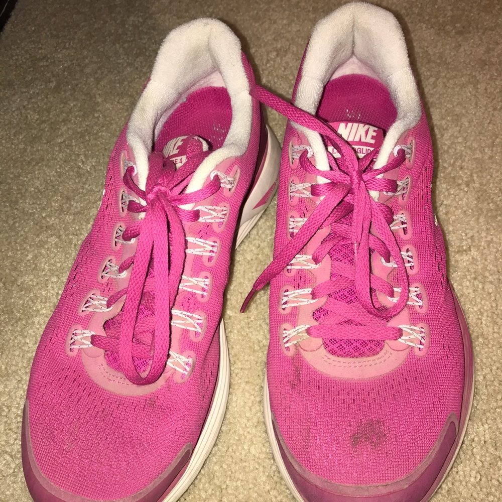 Pink lunarglide 4 Nike’s